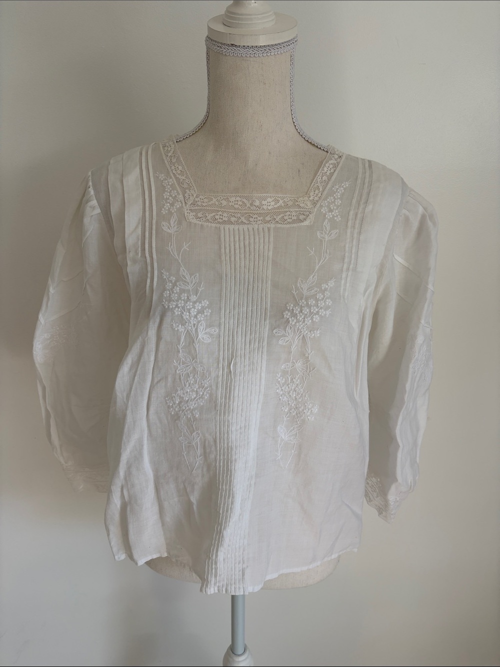 Doen White Embroidered Cotton Square-Neck Blouse Medium